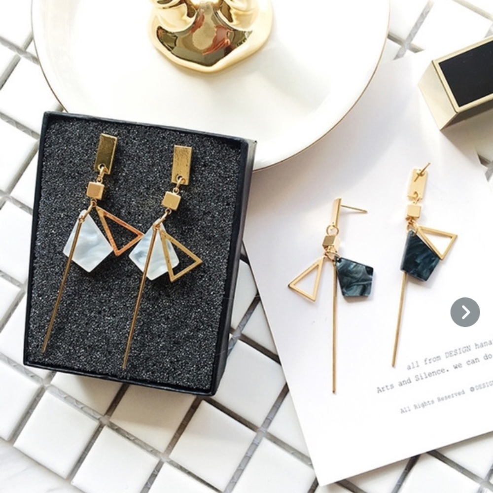 Marble style dangle earrings!